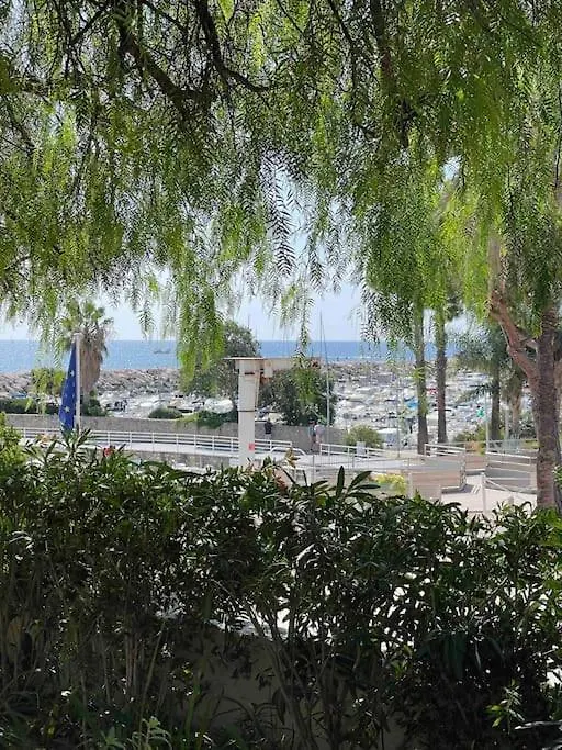 La Plage Et Les Commerces A Pieds ! Saint-Cyr-sur-Mer 0*,